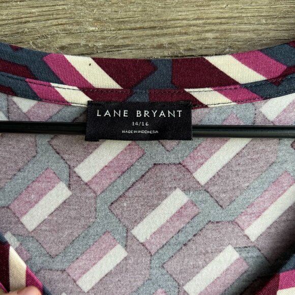 Lane Bryant Women's Geometric Print Top Size 14/16 Short Sleeve Ruched Front - Picture 4 of 9